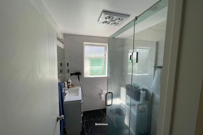 Photo of property in 75 San Valentino Drive, Henderson, Auckland, 0612