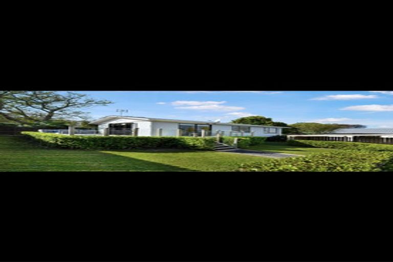 Photo of property in 1/14 Moxham Grove, Massey, Auckland, 0614