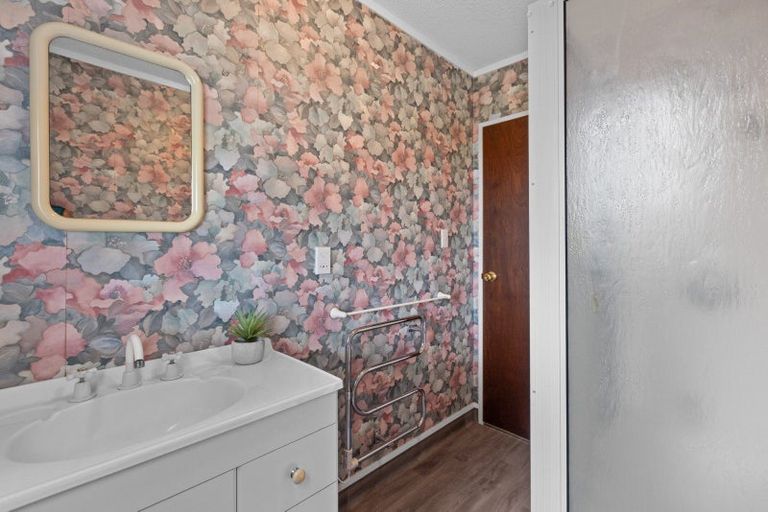 Photo of property in 90 Churchill Drive, Taradale, Napier, 4112