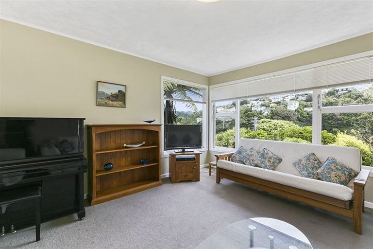 Photo of property in 18 Putnam Street, Northland, Wellington, 6012