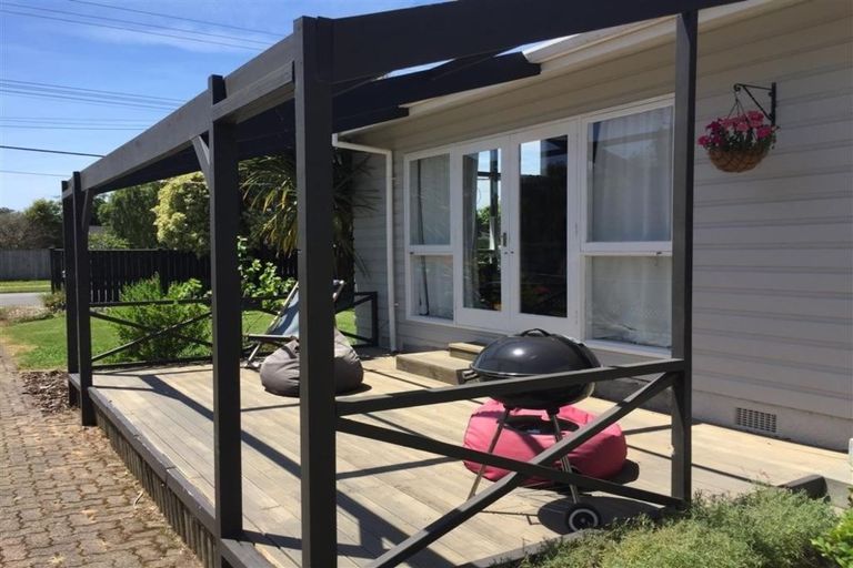 Photo of property in 62 Ngaio Road, Waikanae, 5036