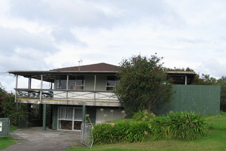 Photo of property in 1 Lowtherhurst Road, Massey, Auckland, 0614