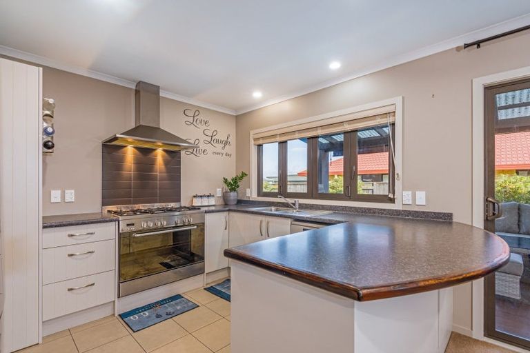 Photo of property in 24 Brooklyn Heights Drive, Kelvin Grove, Palmerston North, 4414