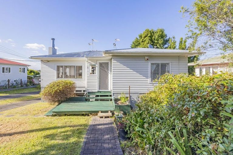 Photo of property in 21 View Road, Glenfield, Auckland, 0627