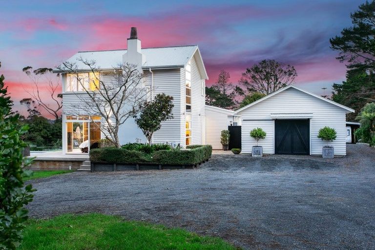 Photo of property in 156 Candia Road, Henderson Valley, Auckland, 0614