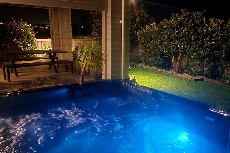 Photo of property in 126 Maire Road, Orewa, 0931