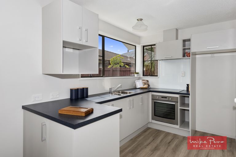 Photo of property in 34 Solomon Avenue, Redwood, Christchurch, 8051