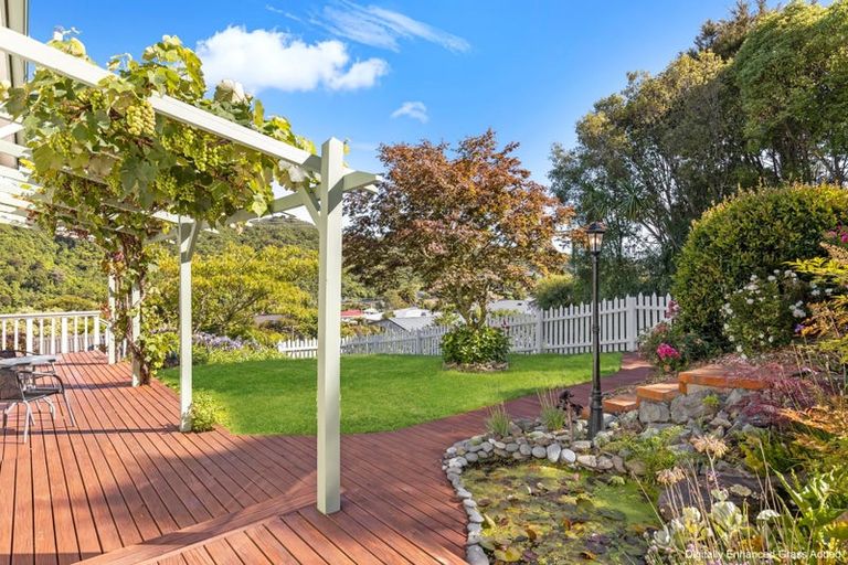 Photo of property in 19 Milton Terrace, Picton, 7220