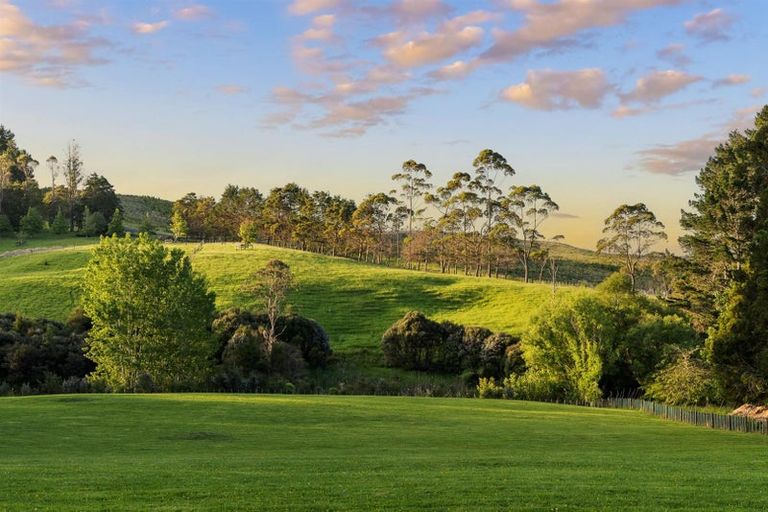 Photo of property in 713 Ararimu Valley Road, Helensville, 0882