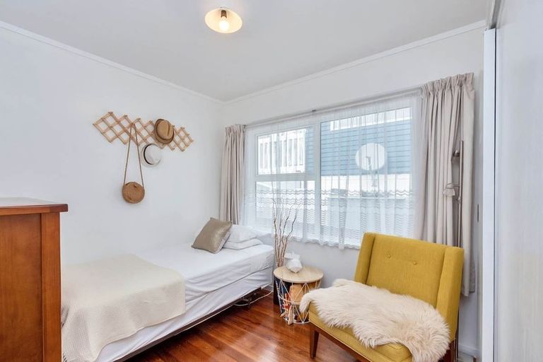 Photo of property in 4 Seabar Place, Glen Eden, Auckland, 0602