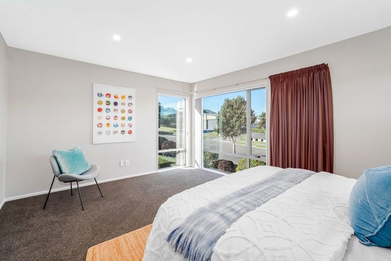 Photo of property in 6 Sumner Terrace, Aotea, Porirua, 5024
