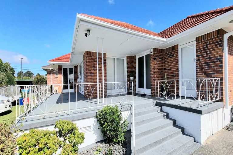 Photo of property in 502 Don Buck Road, Massey, Auckland, 0614