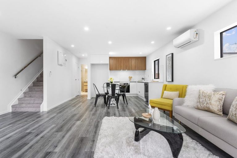 Photo of property in 7b Gladfield Lane, Te Atatu Peninsula, Auckland, 0610