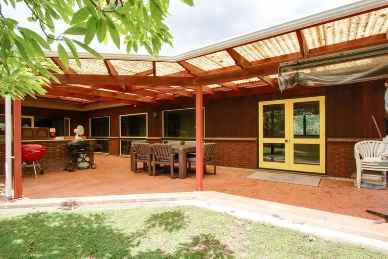 Photo of property in 4 Darcy Place, Massey, Auckland, 0614