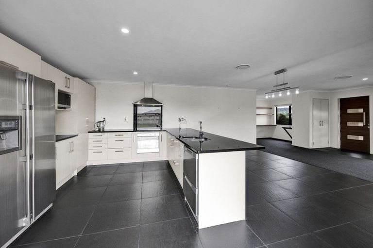 Photo of property in 14 Larlin Drive, Hawera, 4675