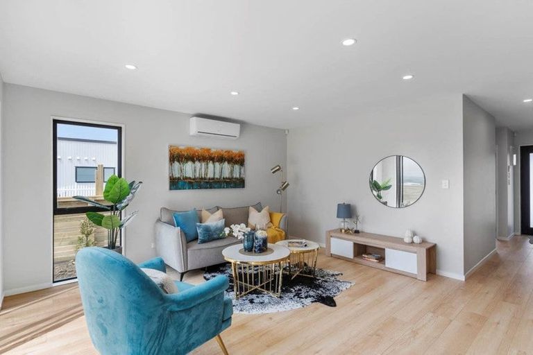 Photo of property in 17 Morus Road, Massey, Auckland, 0614