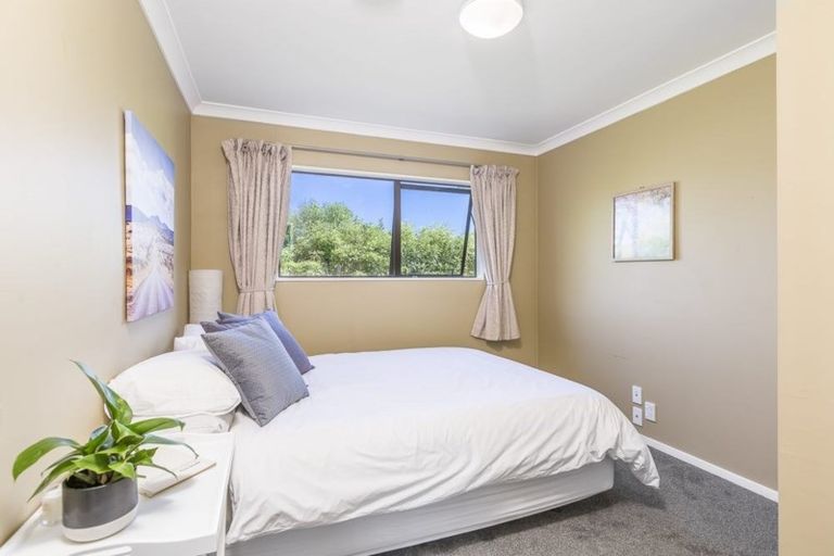 Photo of property in 72 Gloria Avenue, Te Atatu Peninsula, Auckland, 0610