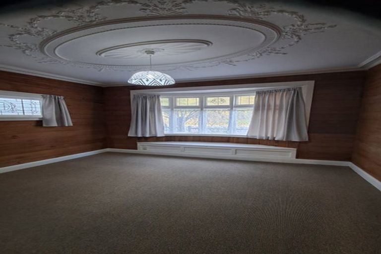 Photo of property in 142 Russell Terrace, Berhampore, Wellington, 6023