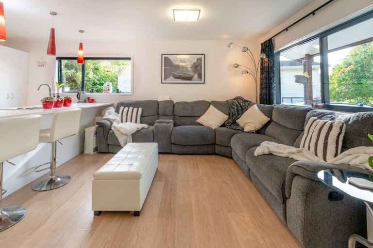 Photo of property in 96a Larsen Crescent, Tawa, Wellington, 5028