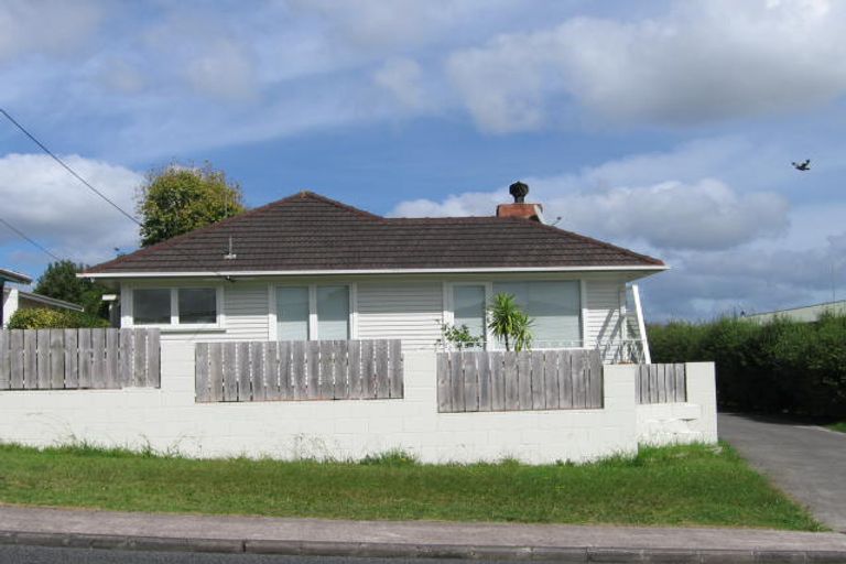 Photo of property in 81 Royal View Road, Te Atatu South, Auckland, 0610