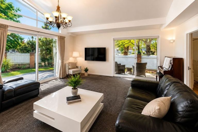 Photo of property in 226 Memorial Avenue, Burnside, Christchurch, 8053