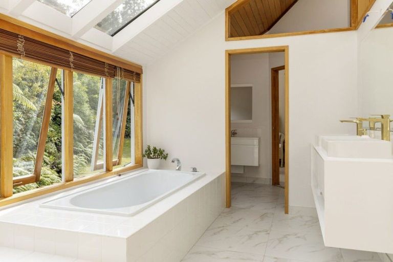 Photo of property in 21 Brunette Drive, Acacia Bay, Taupo, 3330
