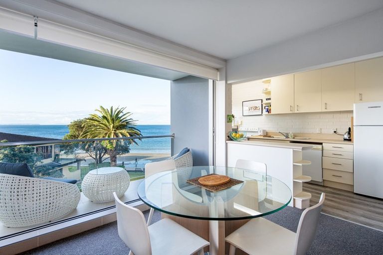Photo of property in Seaview Apartments, 8/64 Milford Road, Milford, Auckland, 0620