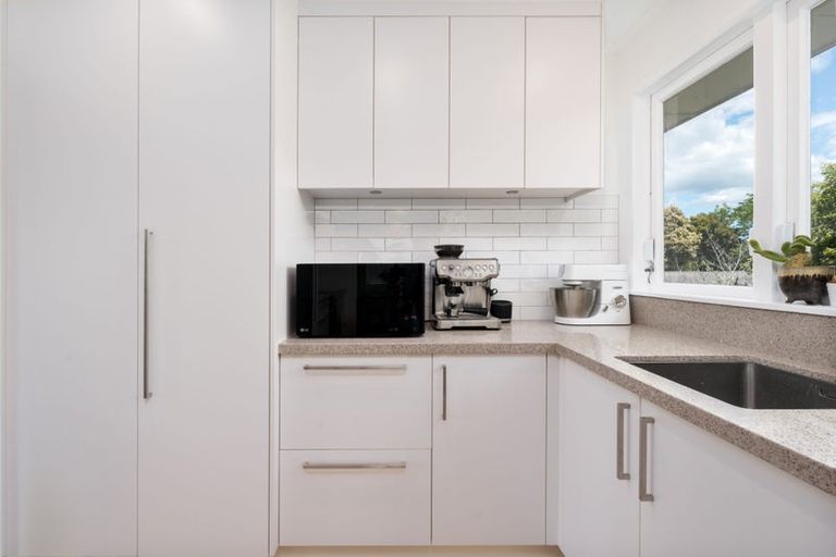 Photo of property in 6 Thornlow Street, Glendene, Auckland, 0602