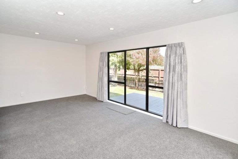 Photo of property in 1/126b Inwoods Close, Parklands, Christchurch, 8083