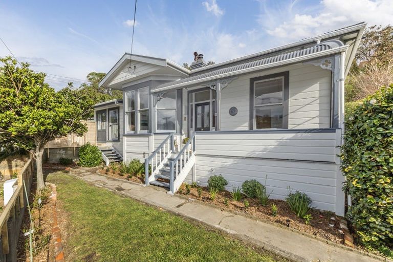 Photo of property in 66 Eden Street, Island Bay, Wellington, 6023