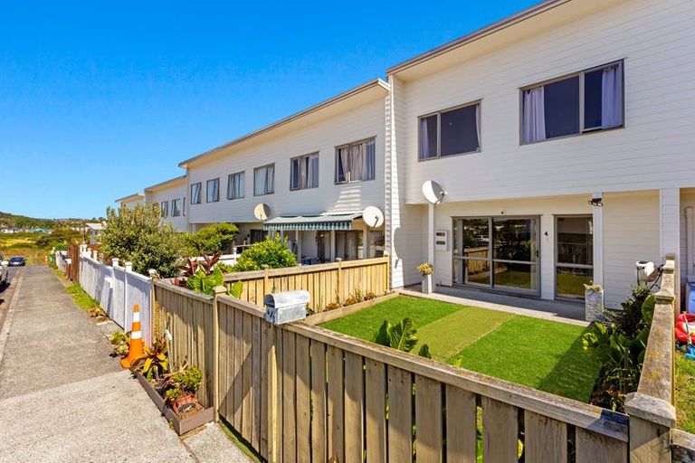 Photo of property in 4/3 Hulme Place, Henderson, Auckland, 0612
