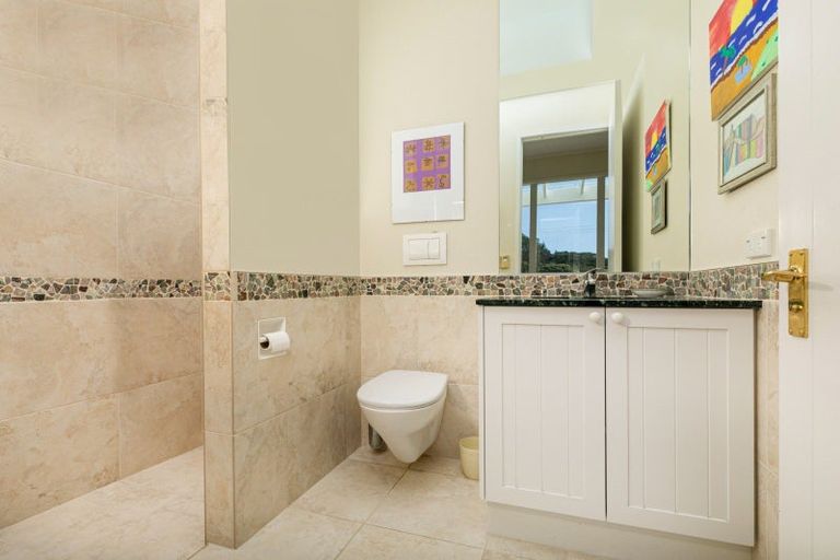 Photo of property in 38 Kaipara View Road, Helensville, 0875