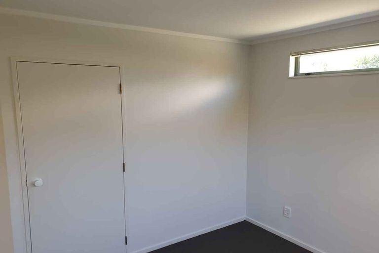 Photo of property in 17a Enderby Drive, Te Atatu Peninsula, Auckland, 0610