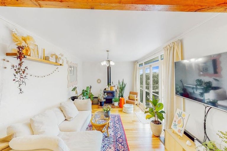 Photo of property in 6 Westleigh Way, Newlands, Wellington, 6037