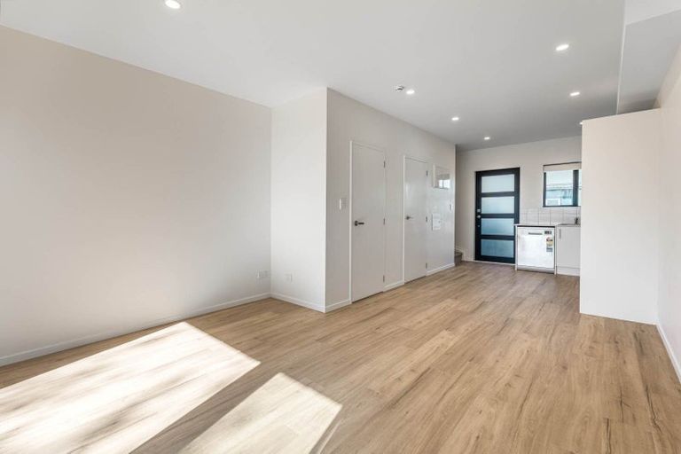 Photo of property in 13 Eileen Newey Place, Henderson, Auckland, 0612
