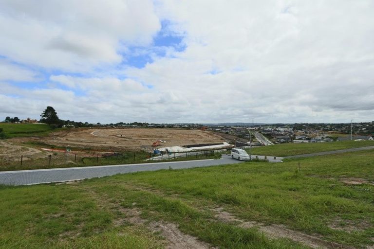 Photo of property in 19 Merv Clarke Lane, Massey, Auckland, 0614
