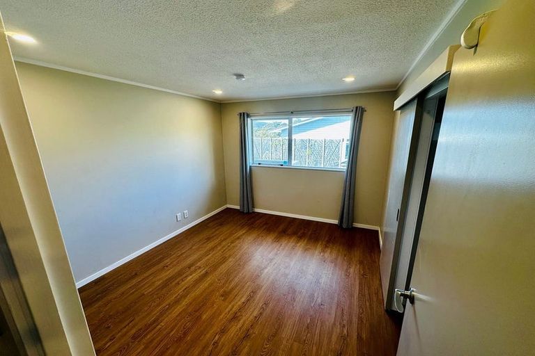 Photo of property in 92 Thurleigh Grove, Karori, Wellington, 6012