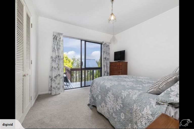 Photo of property in 11a Orewa Heights Crescent, Orewa, 0931
