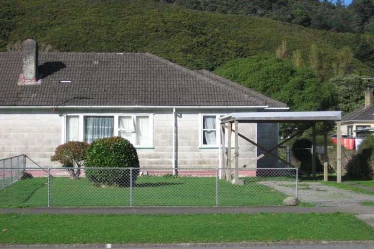 Photo of property in 1326 High Street, Taita, Lower Hutt, 5011