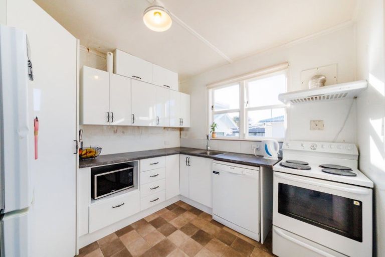 Photo of property in 2 Signal Street, Marton, 4710