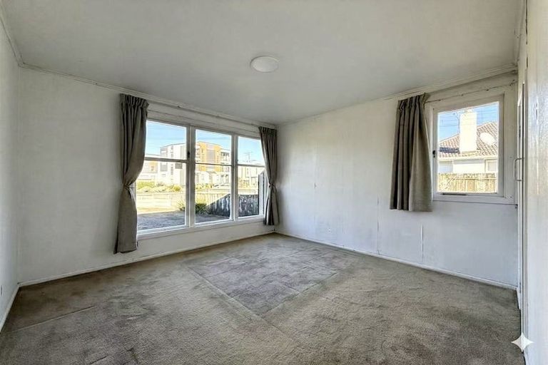 Photo of property in 71 Smythe Road, Henderson, Auckland, 0612