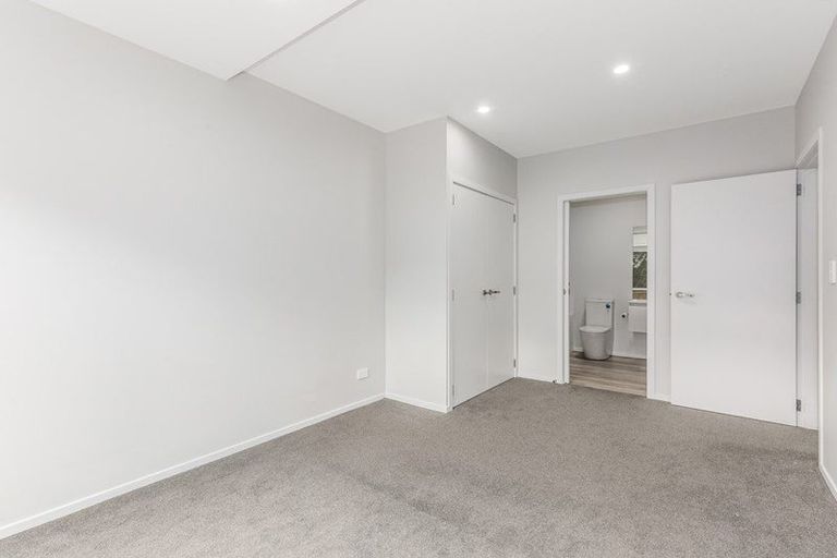 Photo of property in 5 Kohu Way, Whitby, Porirua, 5024