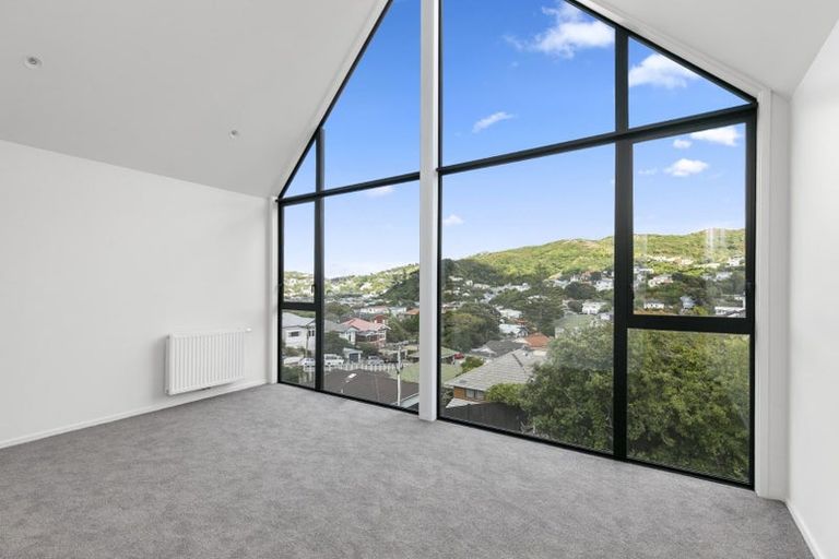 Photo of property in 75 Melbourne Road, Island Bay, Wellington, 6023