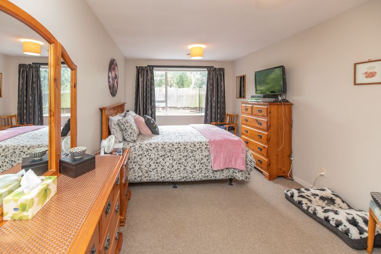 Photo of property in 1/10b Tracy Place, Redwood, Christchurch, 8051