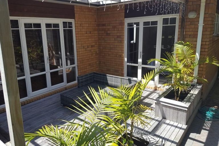 Photo of property in 10 Piper Place, Goodwood Heights, Auckland, 2105