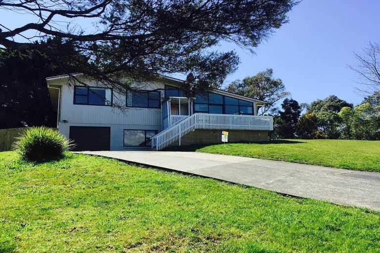 Photo of property in 17 Valley View Road, Glenfield, Auckland, 0629