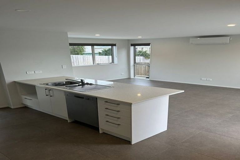 Photo of property in 7b Yeoman Place, Howick, Auckland, 2014