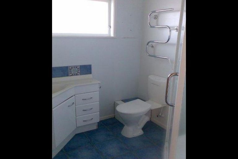 Photo of property in 2/58 Rimu Street, New Lynn, Auckland, 0600