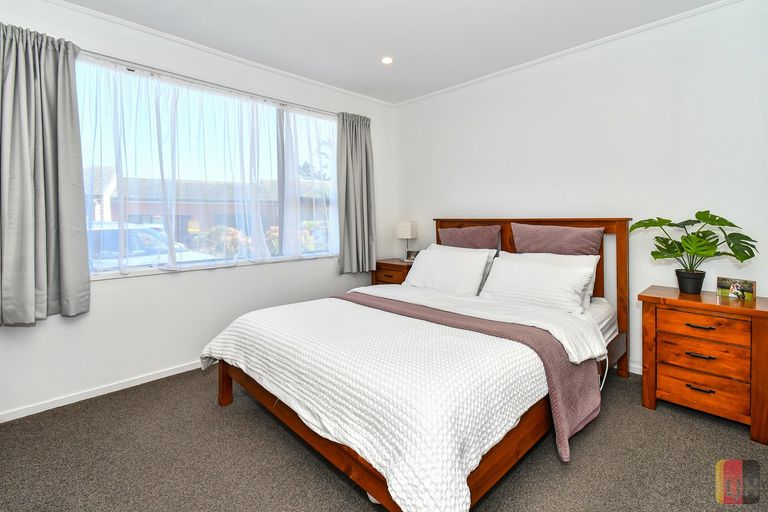 Photo of property in 1/147 Carnoustie Drive, Wattle Downs, Auckland, 2103
