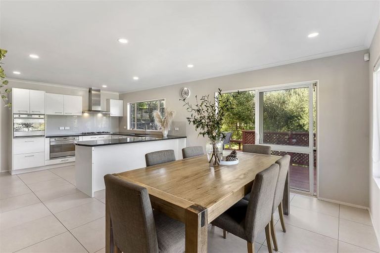 Photo of property in 3 Rosella Place, Murrays Bay, Auckland, 0630